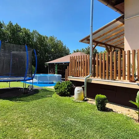 Nagcsalados Rozsa Apartment