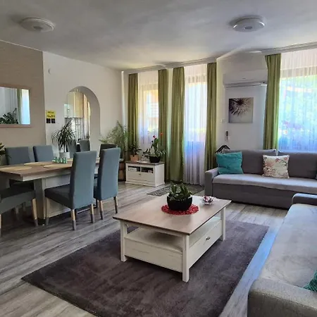 Nagcsalados Rozsa Apartment *