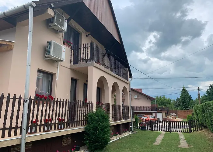 Nagcsalados Rozsa Apartment